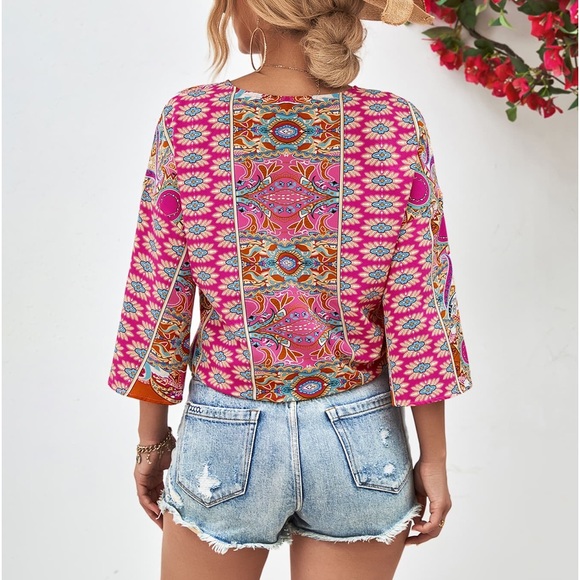 TIE-HEM V-NECK THREE-QUARTER BLOUSE - Picture 2 of 3